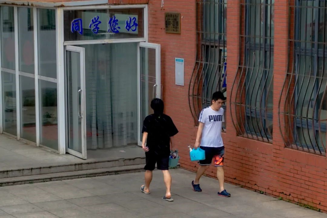 “面朝”大海，坐拥网红咖啡馆！大连一高校“精致生活”曝光，网友：太羡慕！