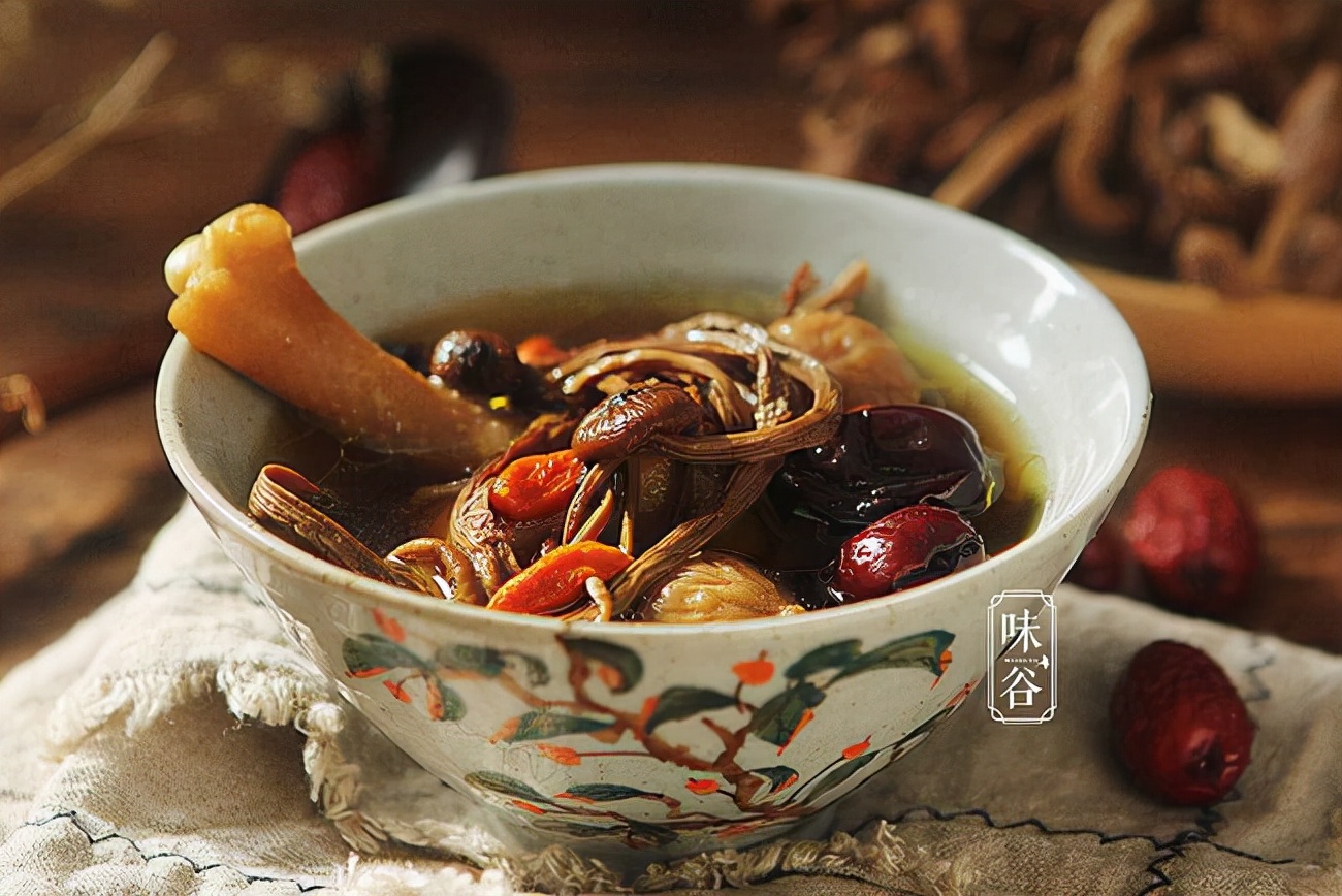 “冬至一碗汤，四季好安康”，这6道汤水要常喝，营养开胃又暖身