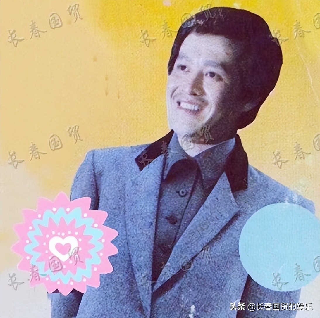 赵本山成名前罕见旧照曝光，西装革履英俊又帅气