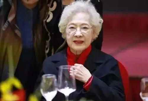 “中国最美女性”100岁秦怡：7个养生秘诀，看你能做几个