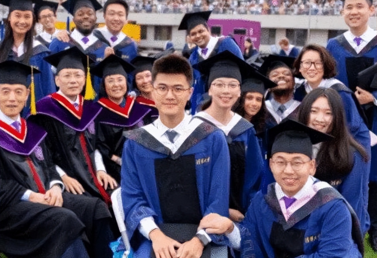 最新不同行业平均薪酬出炉，金融居榜首计算机第5，过来人：后悔