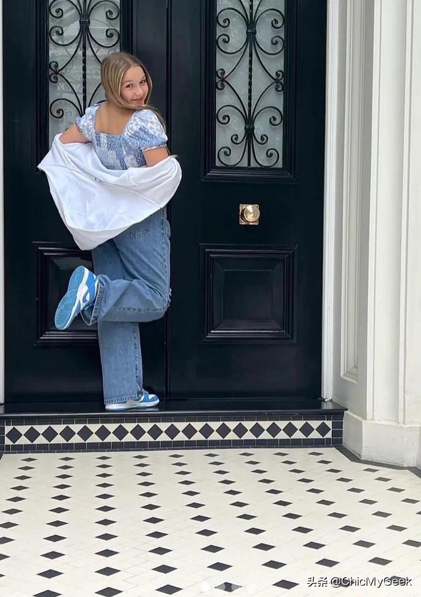 贝小七11岁了！不愧是全家最宠，贝克汉姆夫妇和三哥哥大阵仗庆生