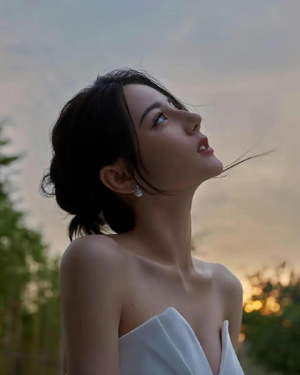 红衣杨幂与白衣迪丽热巴