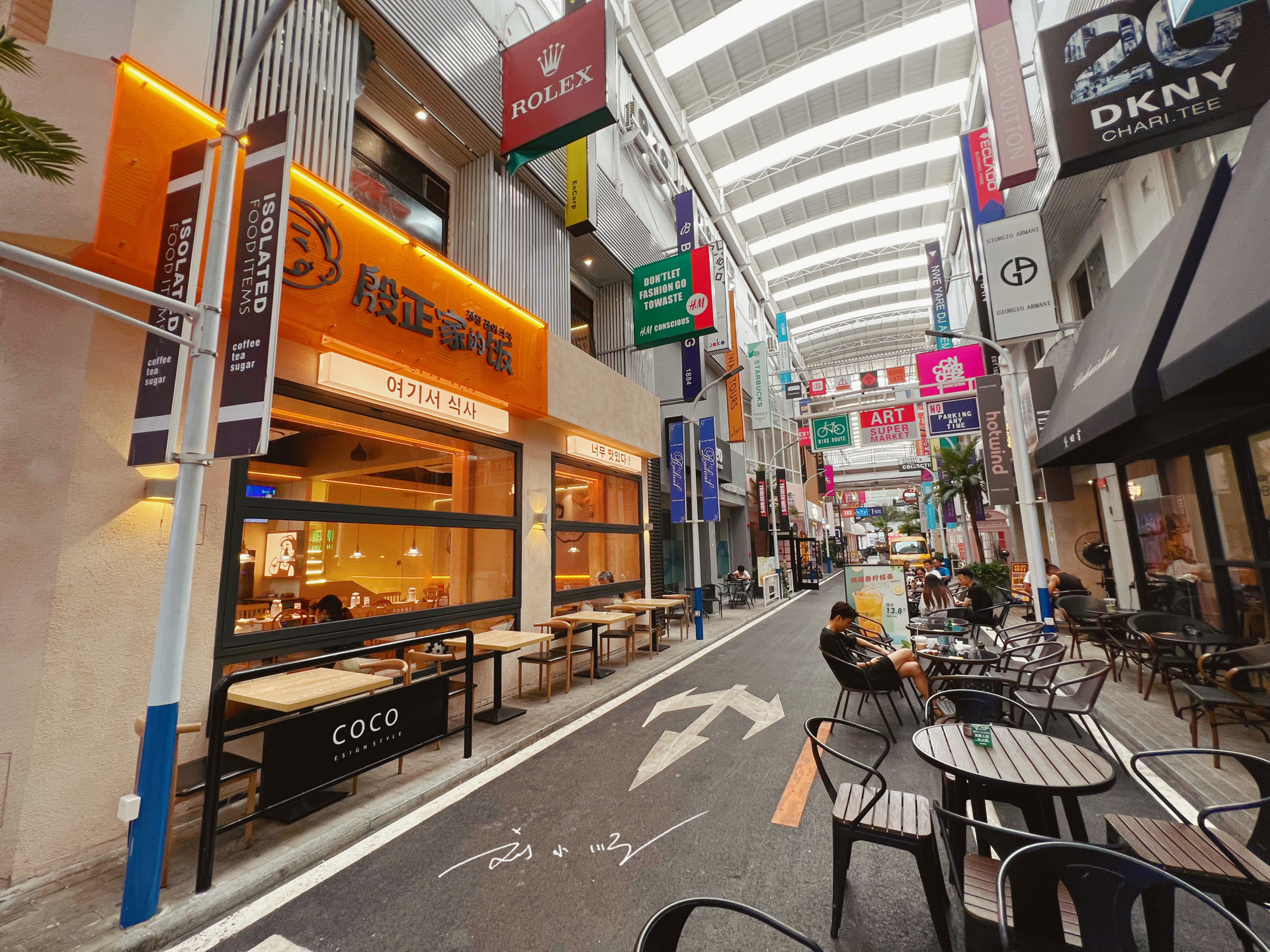 广州番禺有一条"网红街",以前据说是批发市场,现在变得很洋气 - 114货