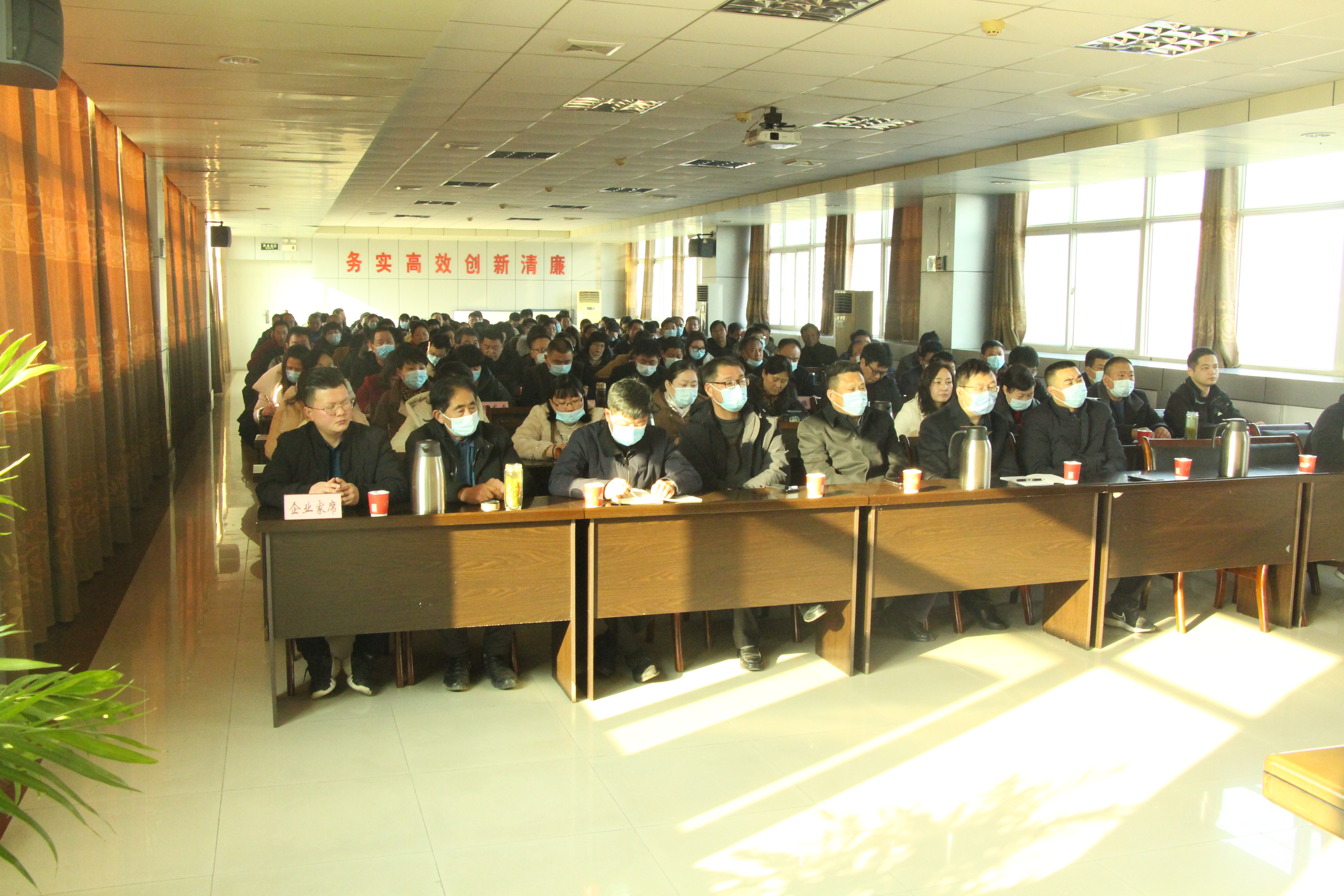 桐柏县财政局迅速组织召开学习贯彻观念能力作风建设年暨优化营商环境