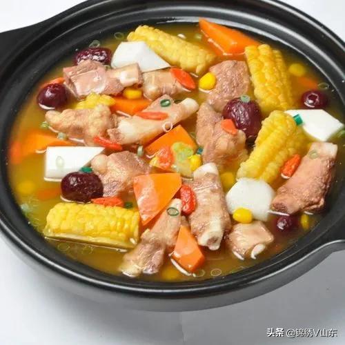 归家未决食，灯火静待暖。