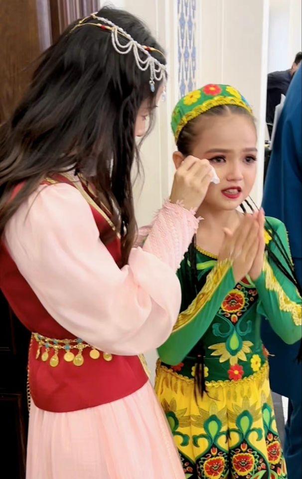 《跑男》第十季发布杀青大合照，郑恺继续缺席，蔡徐坤周深最调皮