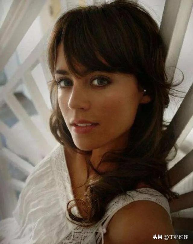 出场1次获3个冠军,老婆被誉为世界杯最美太太(斯内德妻子约兰特)