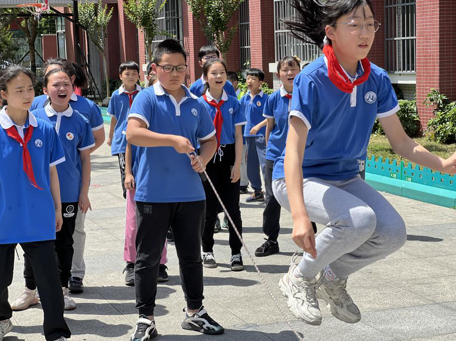 双流区棠湖小学（南区）体育节——田径运动会正式拉开序幕