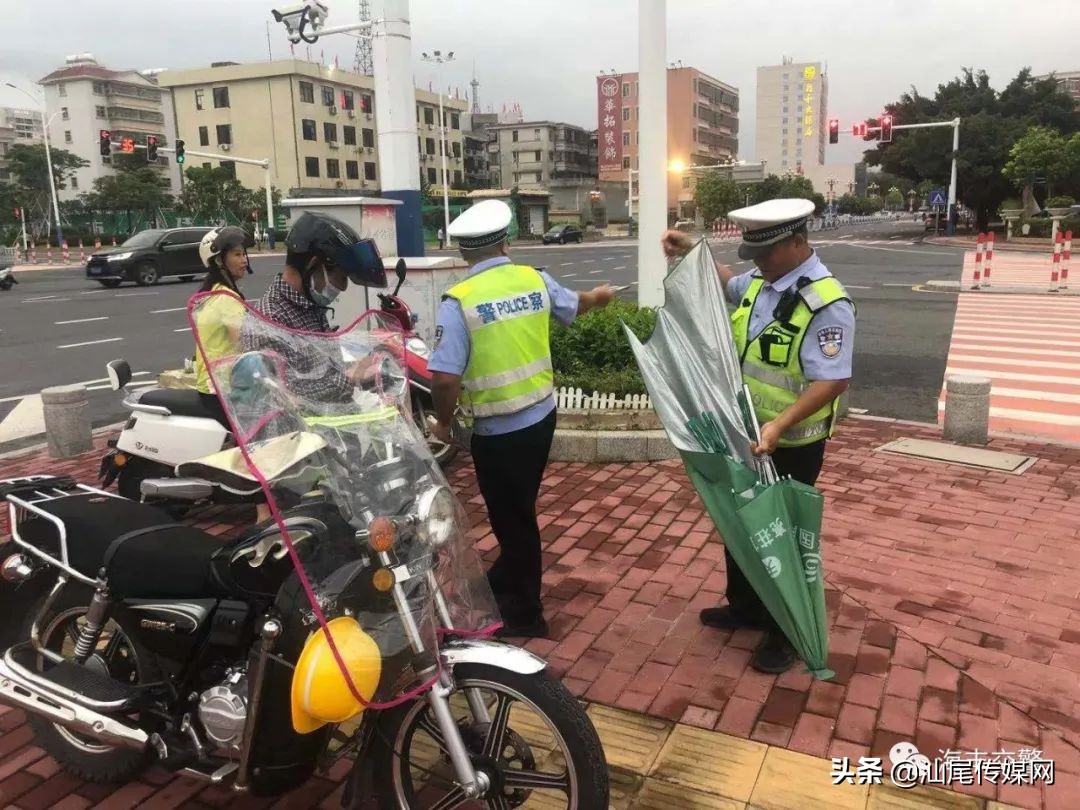 海丰公安交警严查摩托车、电动车加装遮阳伞