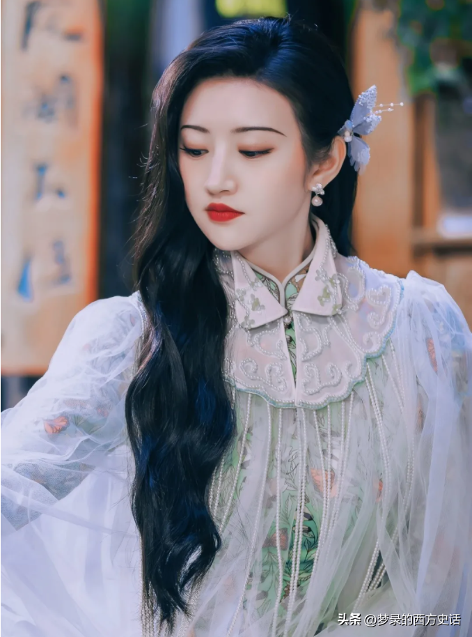 上半身貌美如花，下半身歪七八扭，这9位女星镜头前后反差好大