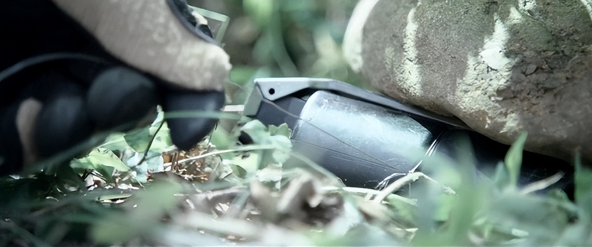 吴京硬汉枪战动作片《战狼》武器解析盘点