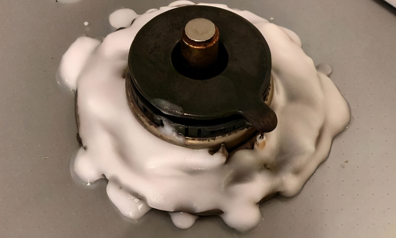 油烟机用久了油污难清洗？教你几个土办法，半年都不用清洁