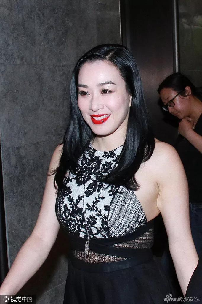 钟丽缇美照一册，欣赏