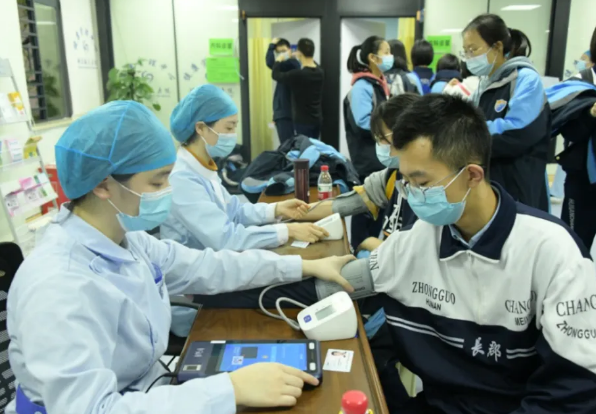 高考体检脱衣服吗（高考体检真的要）