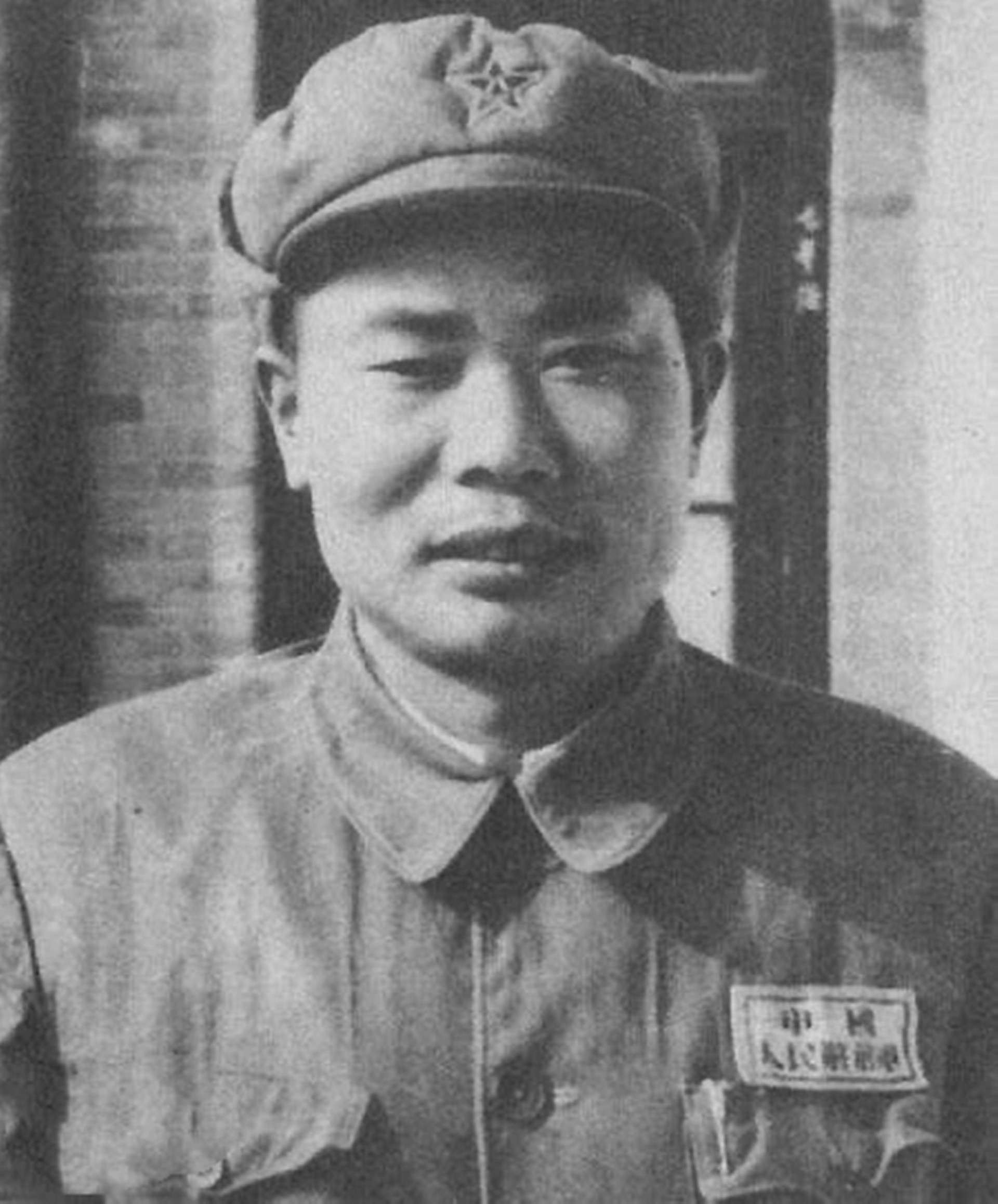 1950年杨得志回家探亲，姐姐拿着照片说：这要让坏人看见就死定了
