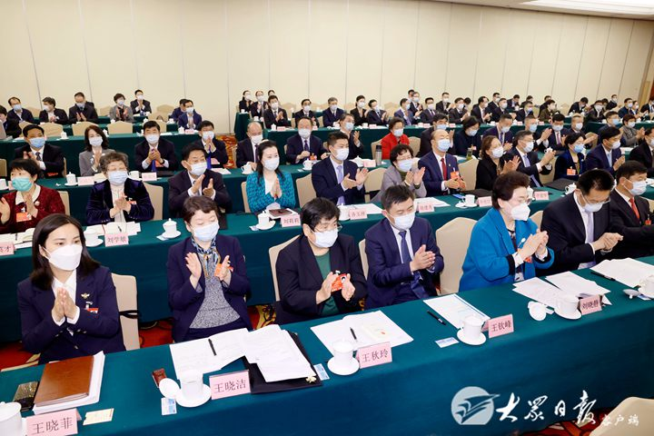 山东代表团举行全体会议审议政府工作报告 王勇出席并发言 李干杰主持