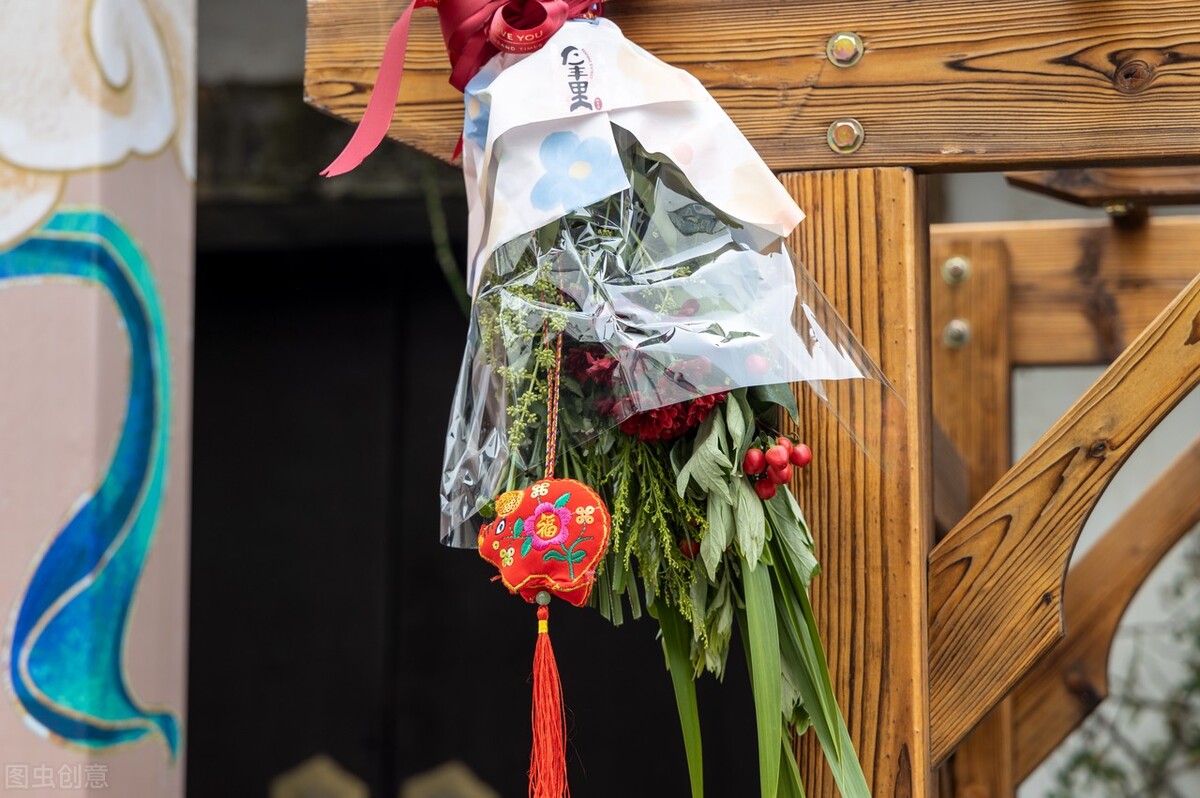 明日端午，不论贫富“挂2物，吃3色，不做4事”，为家人祈福纳祥
