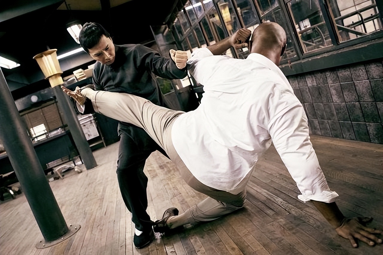 甄子丹对战李连杰，被暴打至鼻梁断裂！李连杰：你永远战胜不了我