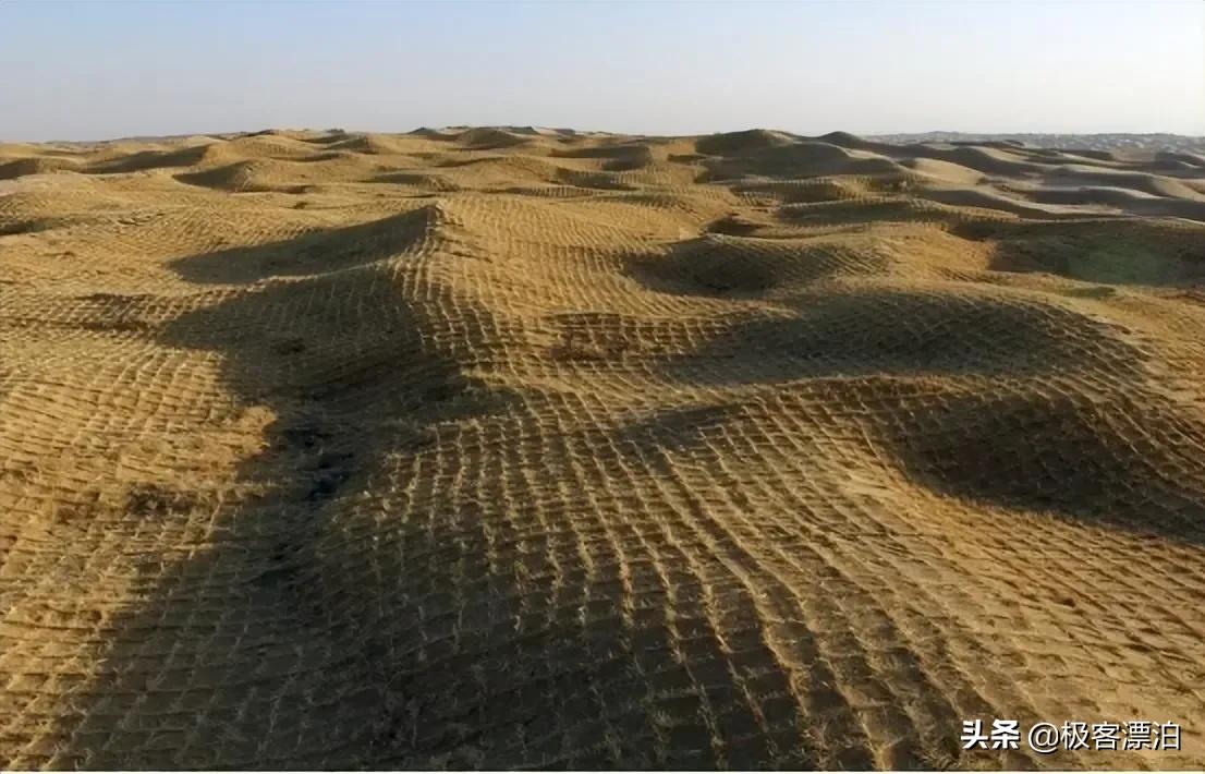 中国发明高效率“固沙车”，一天可治理40亩沙漠，已在甘肃使用