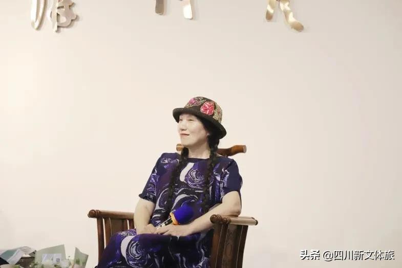 詩(shī)人阿紫應邀參加“崖州大講堂”系列第一期文化活動(dòng)