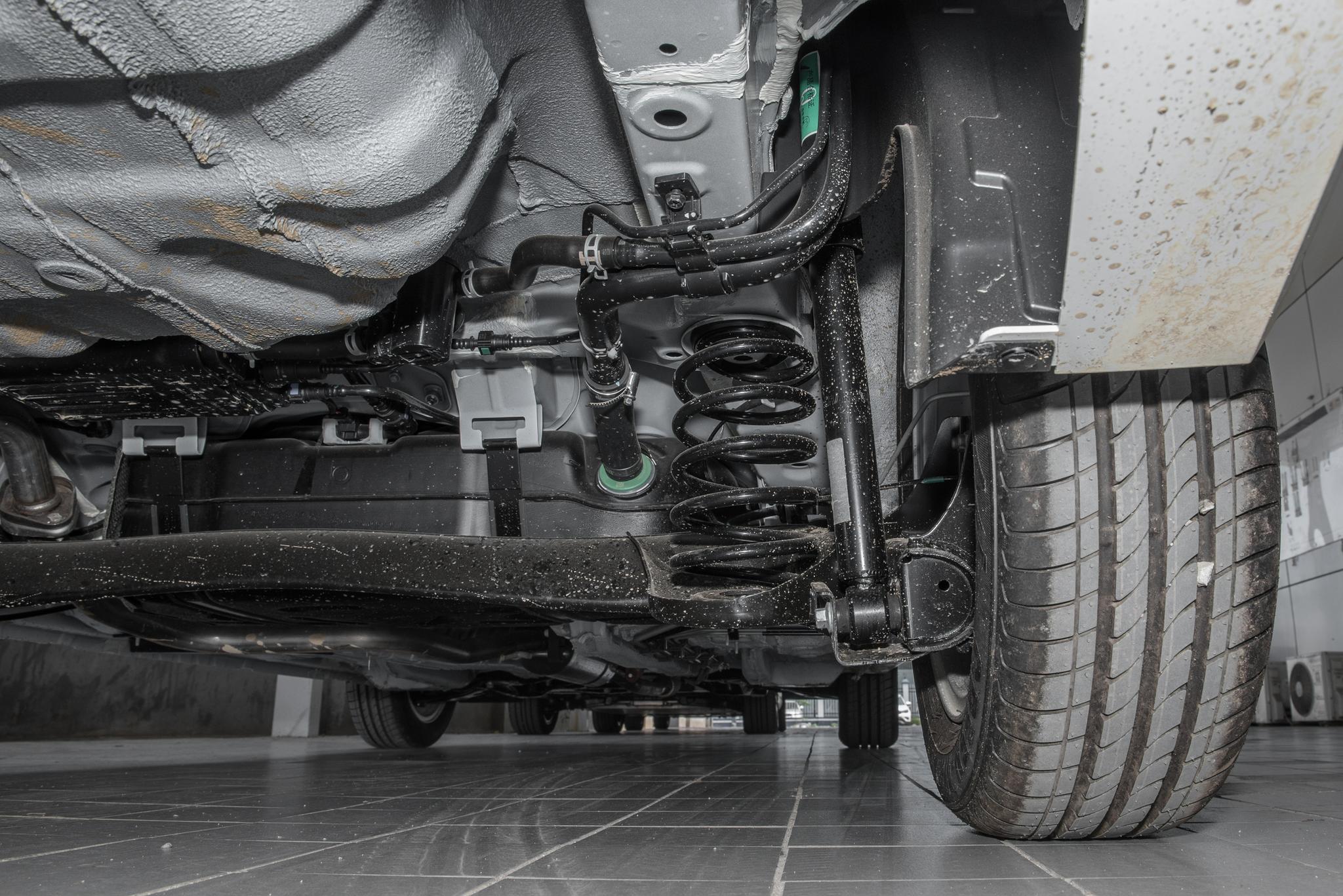 体验长安悦翔,三厢小轿车,耐造皮实,百公里油耗低至5.4l