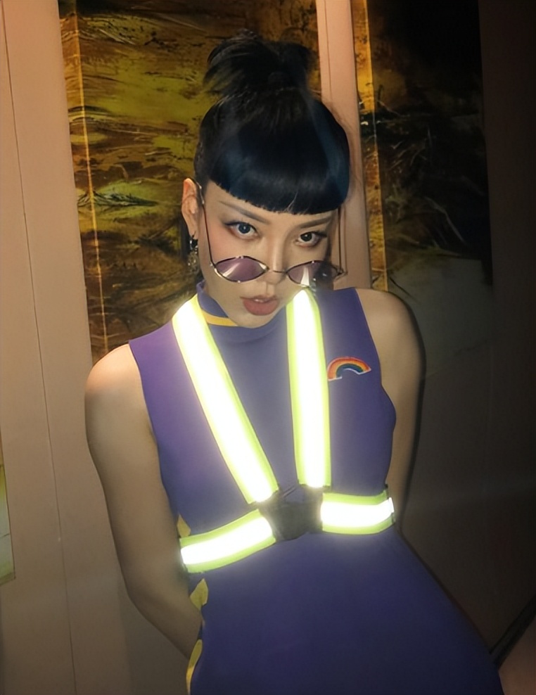 街头卖艺、卑微求职、卖货求生，这5位过气女星如今有多窘？