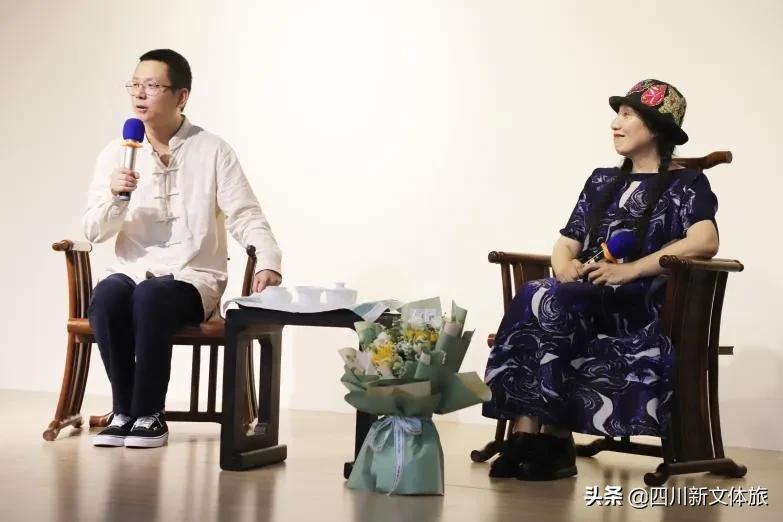 詩(shī)人阿紫應邀參加“崖州大講堂”系列第一期文化活動(dòng)