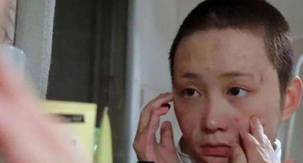 10年前，为了爱情不择手段的官二代，当街泼汽油报复16岁少女周岩