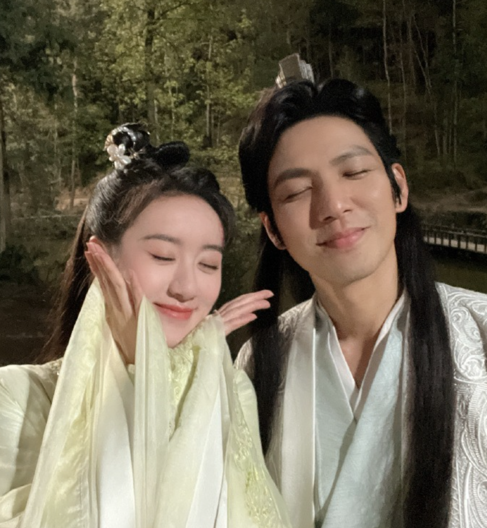 袁冰妍新图又撞脸赵丽颖，被曝将出演杨幂新剧女二，资源降级？