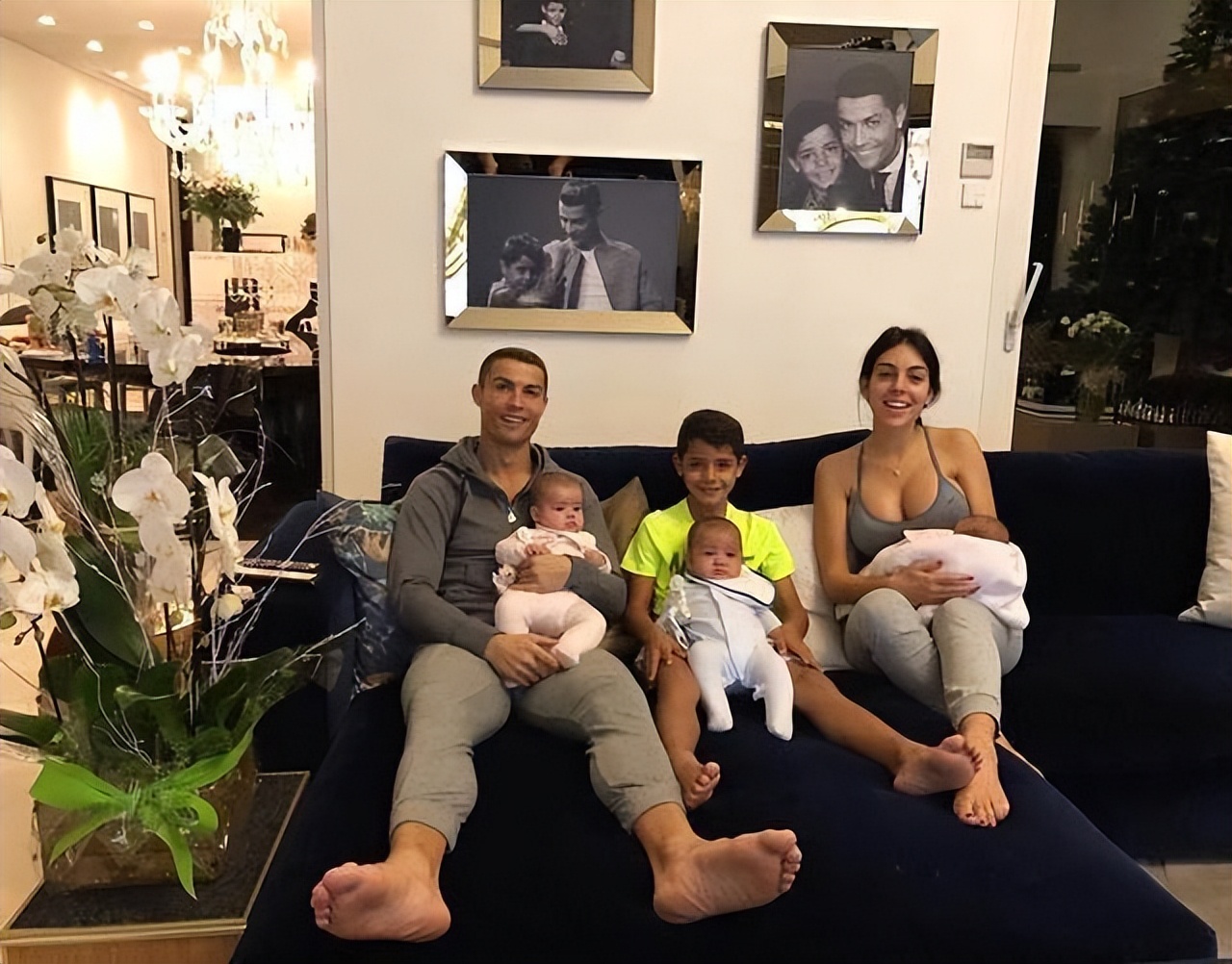 Foto Cristiano Ronaldo dan Georgina Rodriguez