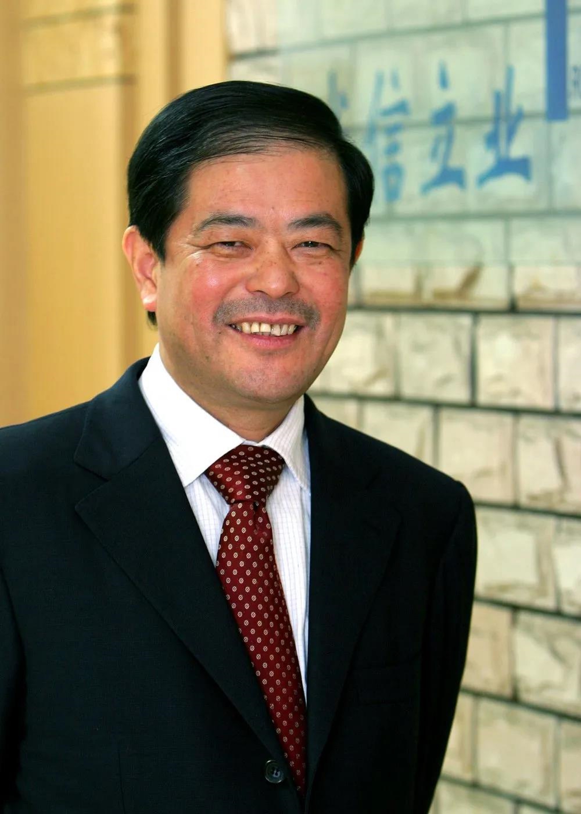 浙江萧山“一号人物”：控股2家、参股1家上市公司，年营收3000亿