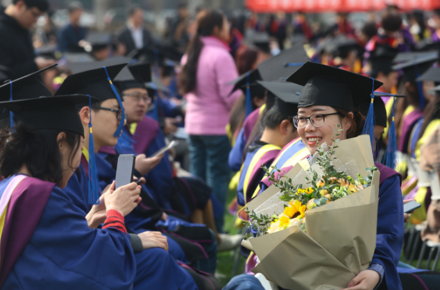 研究生阶段“奖学金”有多高？6000元都算低的，奖金的金额都偏高
