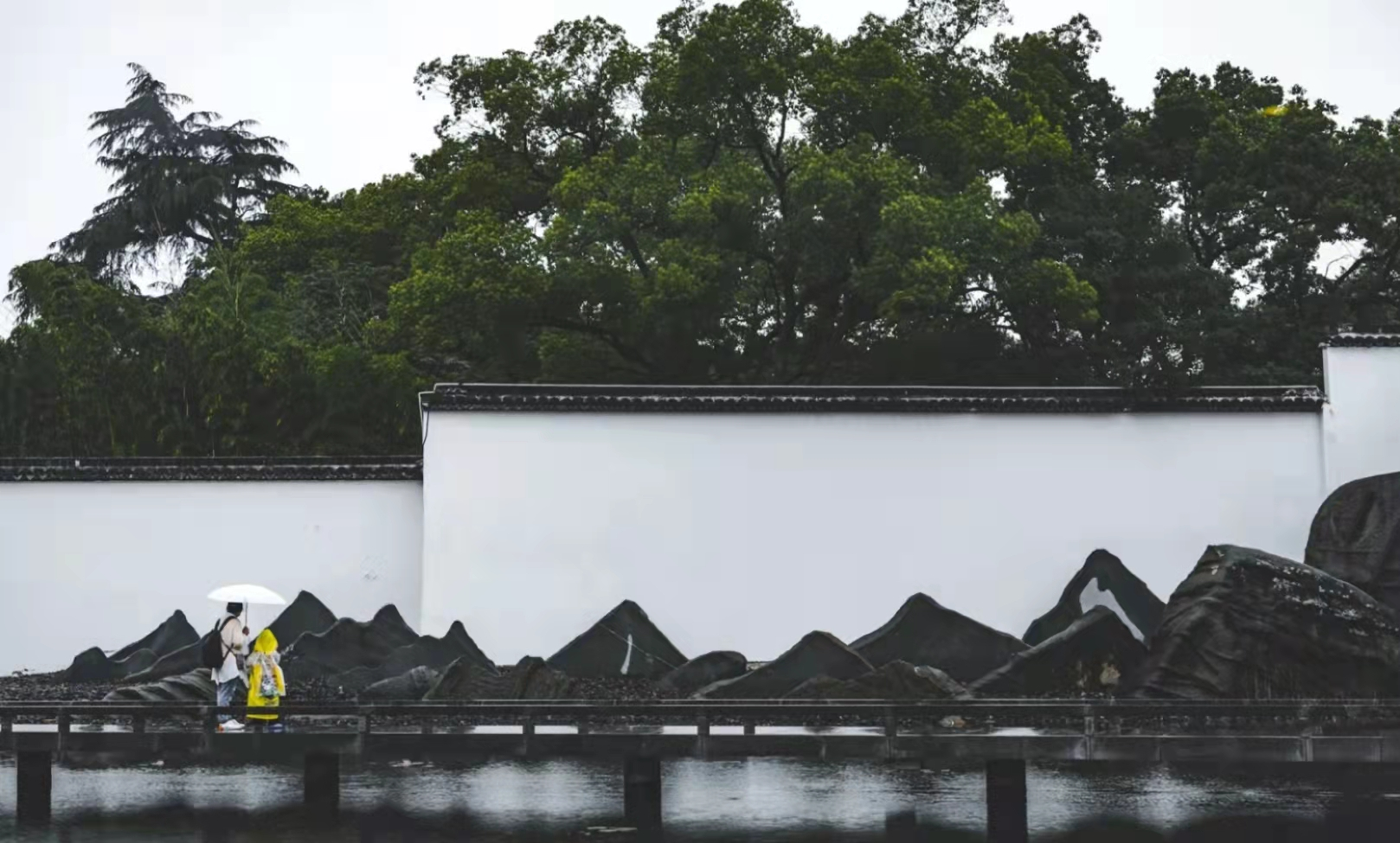 每次一下雨，就想离开苏州
