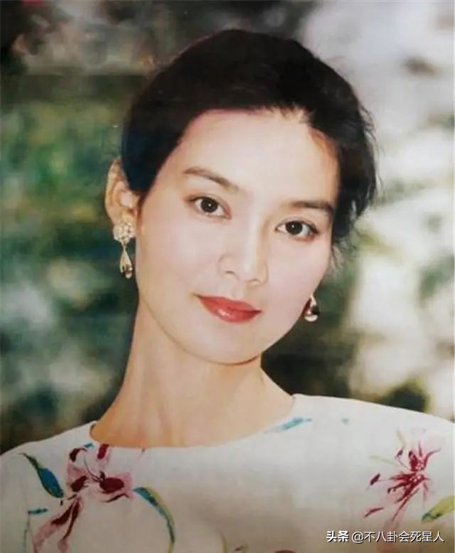 5位女星现状，叶倩文银发红裙造型上综艺，潘虹膝下无子皈依佛门