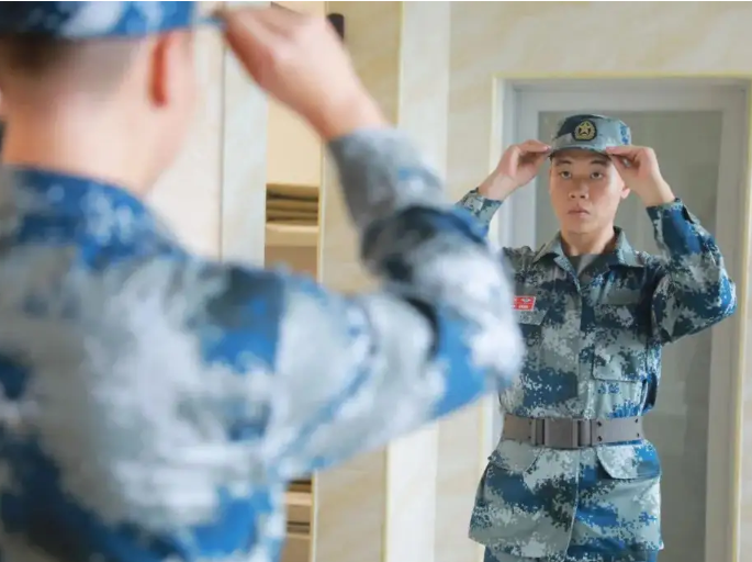 直招军官来了，不过大部分大学生是不够格的，被直接拦在门外