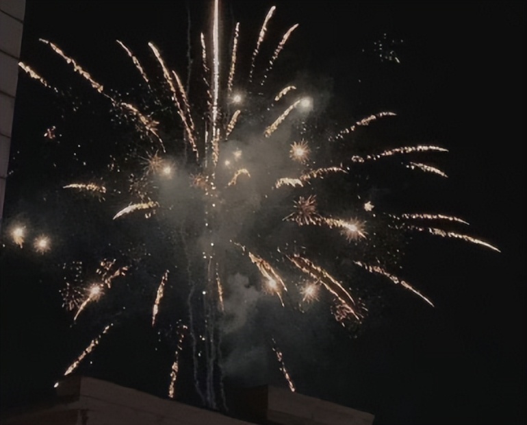 超级舒心的很气质的文案 万家灯火生炊烟柴米油盐又一天