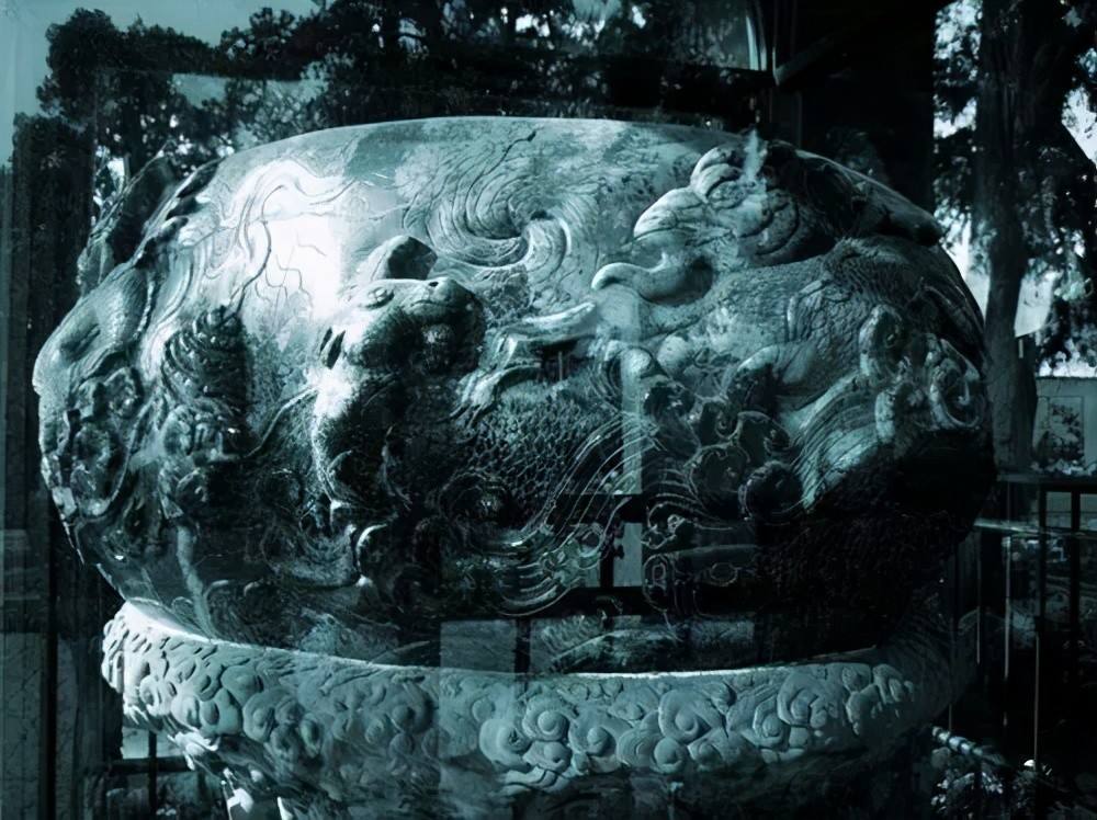 这块重达七千斤的元代玉石，被闲置在庙中数百年，终被乾隆所发现
