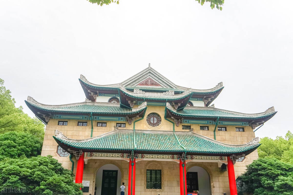 湖南大学研考统招2800人，自划线涨幅与国家线同步，唯有哲学降分