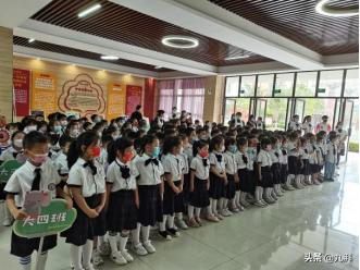 南阳市第二完全学校幼儿园:参观小学初体验(图2)