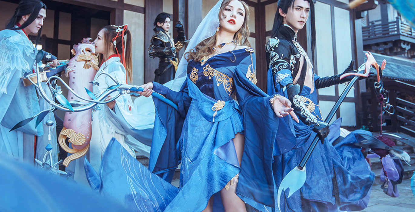 COS情侣穿汉服在湖边散步，被围观叫姐妹-哪边嗨