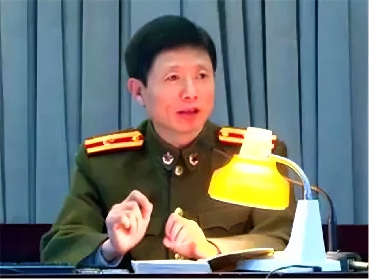 2014年艾跃进确诊胃癌，手术过后还未静养，偷偷回校连上8天课