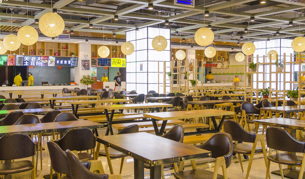 高校食堂出现“天花板”，英语单词成为亮点，食堂大妈手不抖了