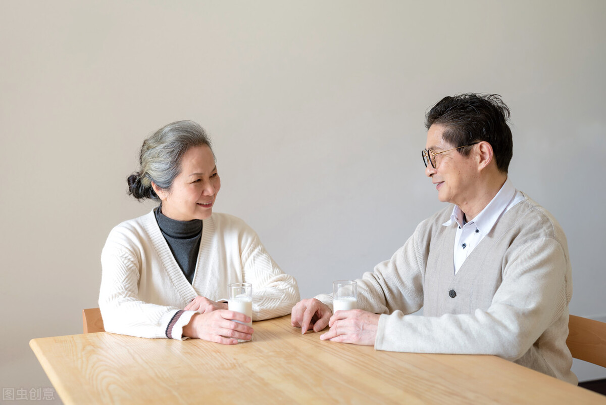 72岁大妈：雇佣45岁男保姆，工资6000块，我的生活很愉快，很值得