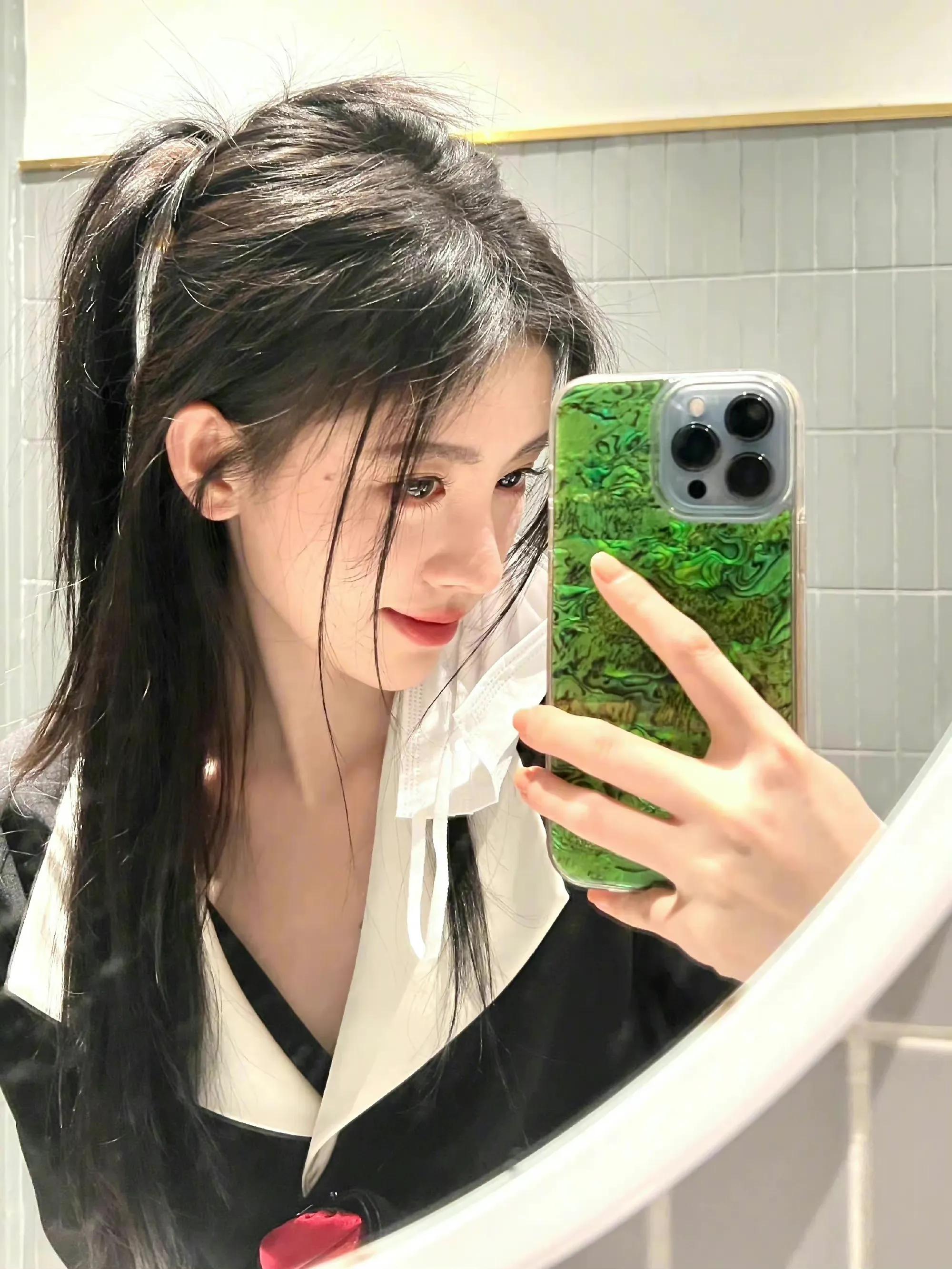 鞠婧祎小姐姐的拍照氛围感好绝啊