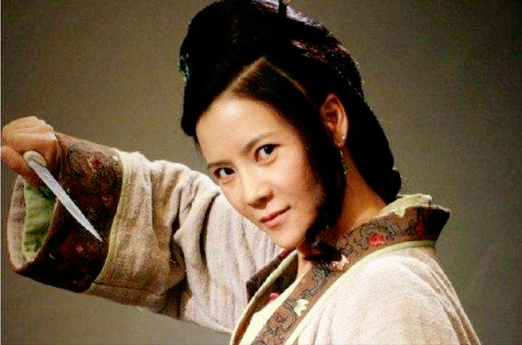 《传家》甩脸当家祖母的顾姨，不仅颜值高演技好，戏外人生更精彩