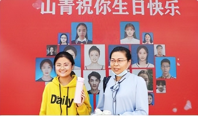 智能时代，“00后”新生入学情景比想象精彩