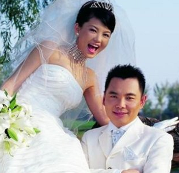 王岳伦宣布和李湘离婚，暗指李湘出轨，网友：夜店的照片还记得吗