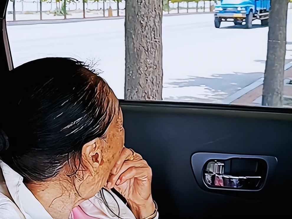 85岁马玉琴晚年凄苦，丈夫却整日大鱼大肉，年收入曝光令人咋舌