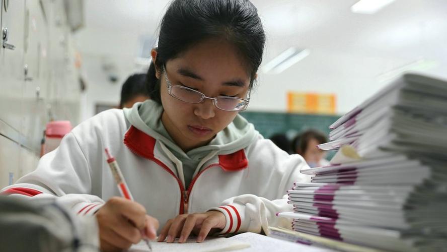 新高考“3+1+2”模式实行，两门学科受到冷落，老师也受“牵连”